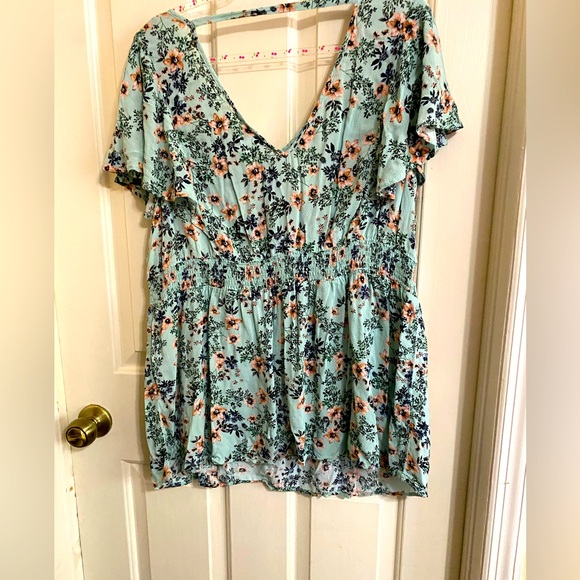 Torrid Floral V-Neck blouse - Picture 5 of 7
